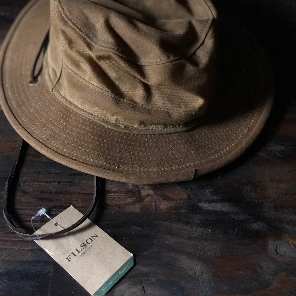 Filson hat. Size large. Waxed cotton.